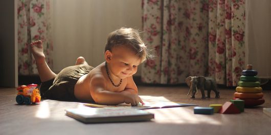 Refuzul alimentelor la bebeluși: 5 strategii inteligente pentru mese fără lacrimi și sănătoase