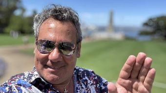 Ionuț Dolănescu, momente emoționante pe scena pe care părinții lui au concertat în urmă cu 50 de ani: “„N-am mai fost în această sală de pe vremea când eram copil.”