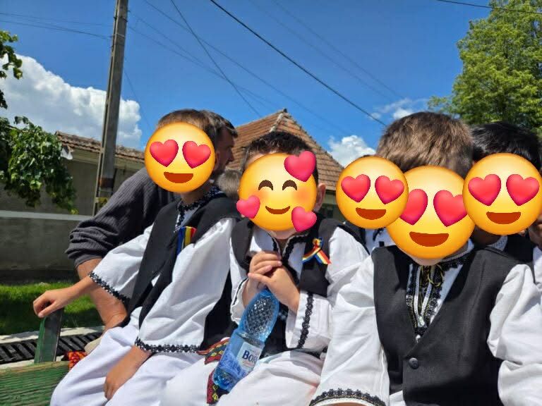 Alexandru, copilul de cinci ani, a urcat pe scenă