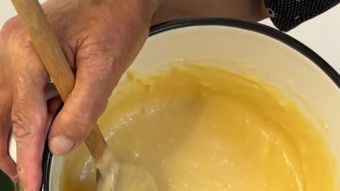 Secretul bunicii Gherghina pentru chec de cacao fraged și gustos. Ingredientul inedit pe care îl folosește: „Ce bine arată, să vedeți cât e de bun și cât se face de rapid!”