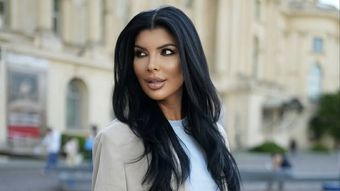 Andreea Tonciu, de nerecunoscut într-un mall din Capitală. Vedeta a lăsat tocurile pe papuci de casă: “Și mai mari, ca să nu mă strângă.”