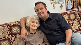 Daniel Buzdugan, mesaj emoționant din brațele mamei sale. Ce a spus despre femeia care i-a dat naștere: “Cel mai cald și mai sigur loc din lume.”