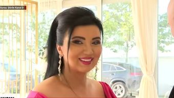 VIDEO Adriana Bahmuțeanu, primele declarații de la nunta Simonei Trașcă. Ce i-a transmis vedeta: “N-am înțeles de ce nunta la biserică într-o zi și la cârciumă într-o altă zi.”