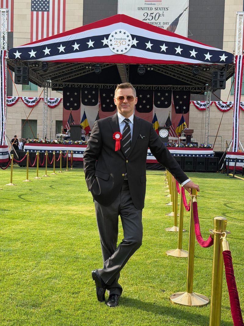 Adrian S&icirc;nă