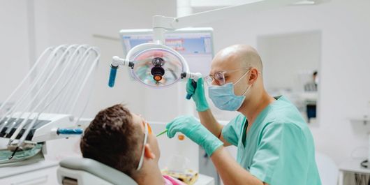 (P) Detartraj dentar profesional: prevenție, tratament și întreținerea sănătății orale
