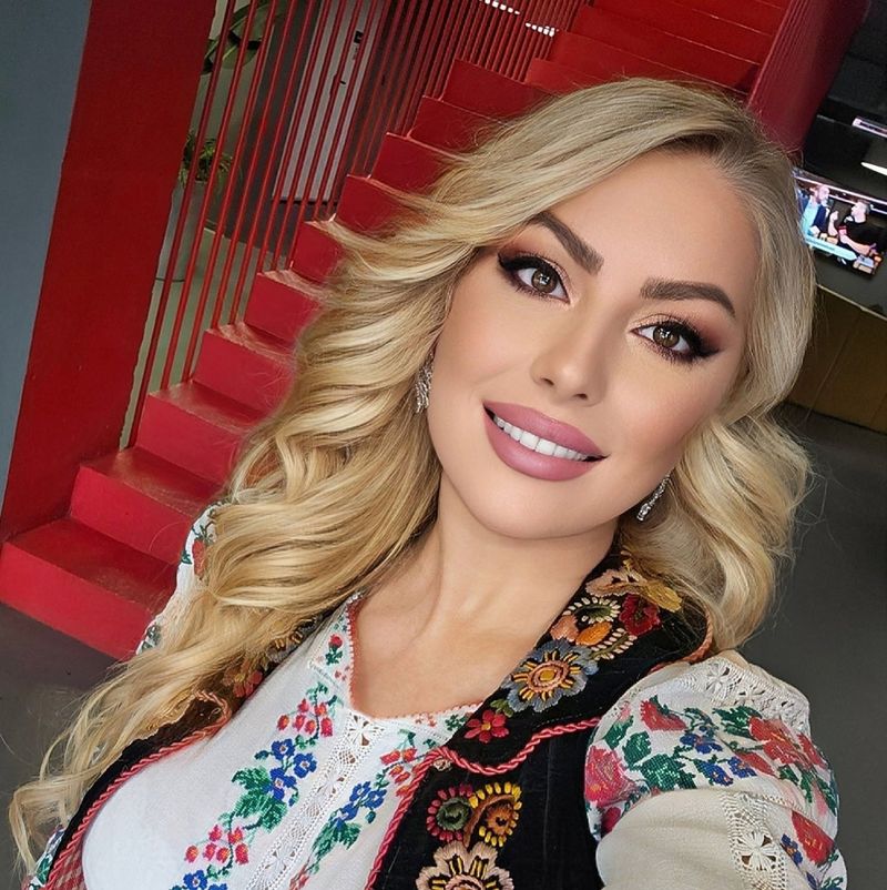 Ornela Pasăre