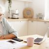 V&acirc;rsta de pensionare crește pentru unele femei. Ce ar urma să se &icirc;nt&acirc;mple de la 1 iulie 2026 și ce categorie este vizată