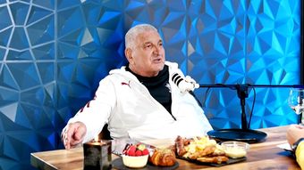 Ce se întâmplă cu Rică Răducanu după ce a ajuns de urgență la spital: „Respir cam greu, mi-e și frică.”