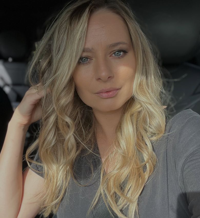 Laura Cosoi
