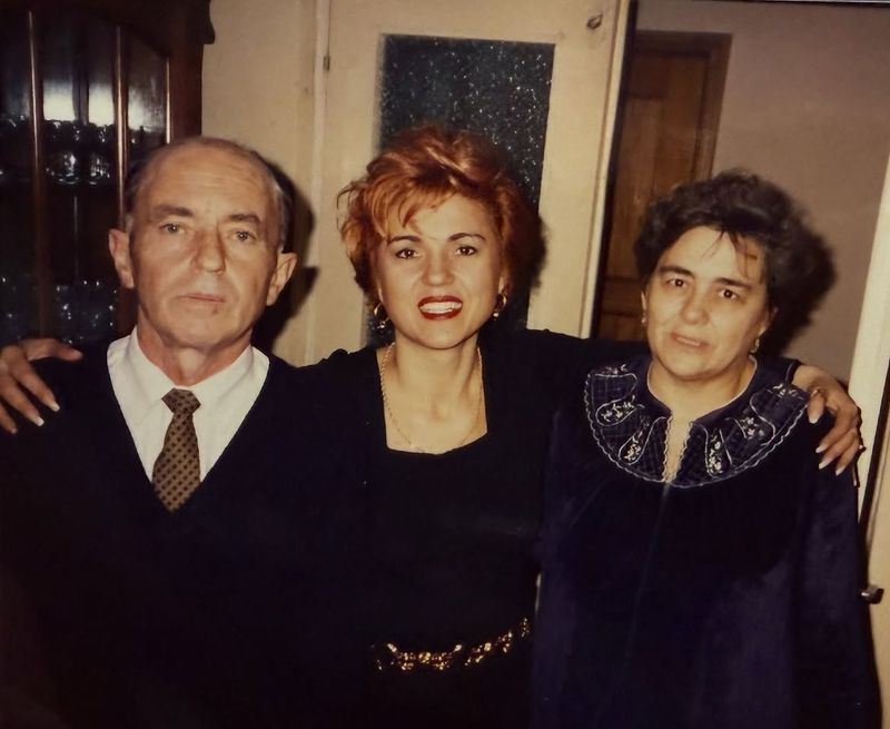 Nicoleta Voica și părinții