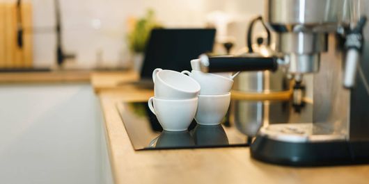 (P) Ghid practic: Cum să alegi un aparat de cafea inteligent cu funcții inedite pentru rutina ta de dimineață