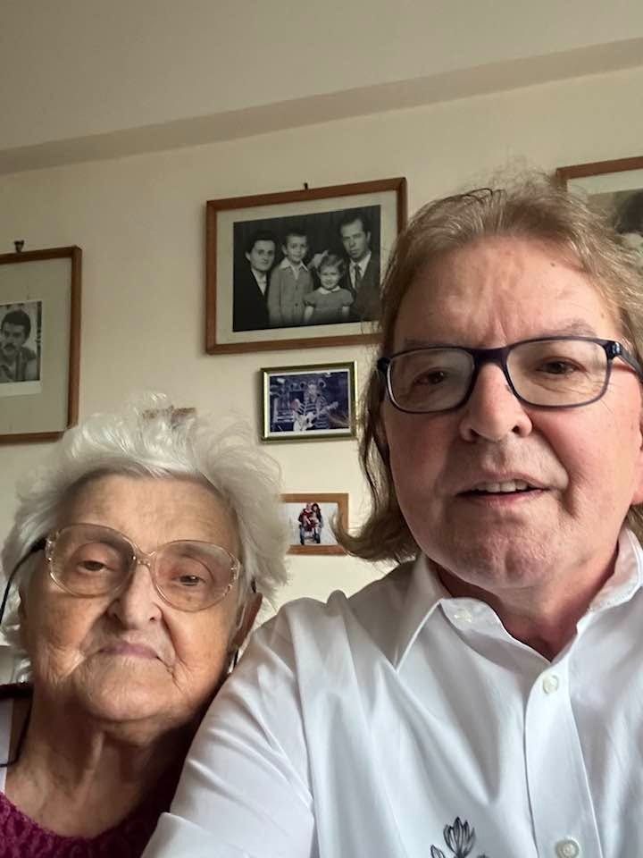 Mama lui Ducu Bertzi