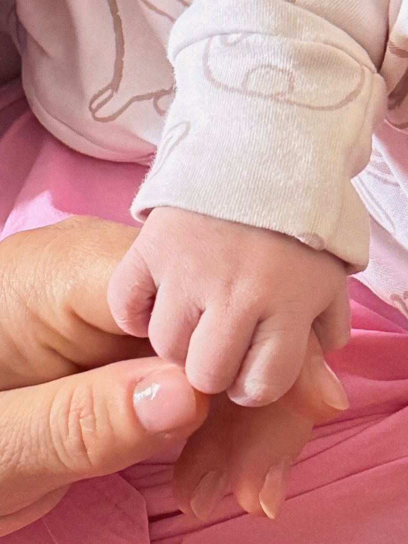 Laura Cosoi a născut