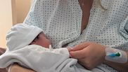 Laura Cosoi a născut