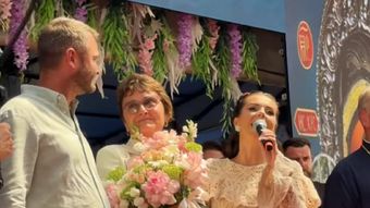 Ce cadou a primit Georgiana Lobonț cu ocazia aniversării a 10 ani de căsătorie. Soțul ei a fost cuprins de lacrimi pe scenă: “O familie binecuvântată!”