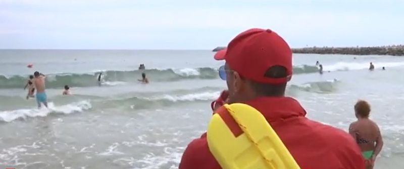 Bărbat resuscitat pe plajă