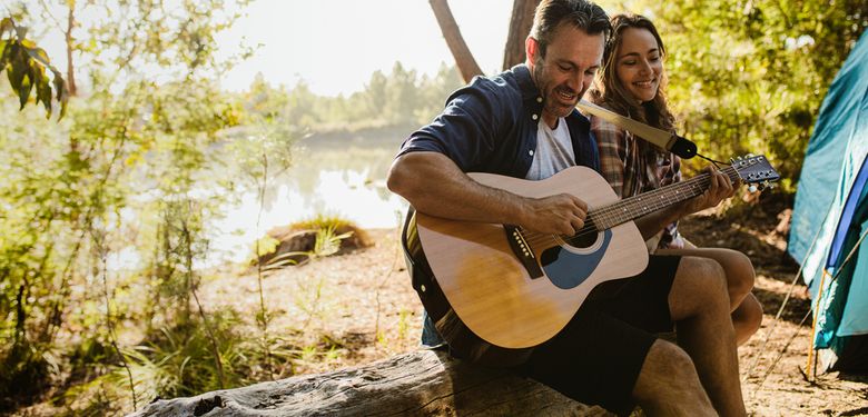 (P) Camping în cuplu: 10 idei pentru un weekend romantic în natură