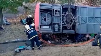 Tragedie de nedescris! 12 persoane și-au pierdut viața după ce un autobuz plin de călători s-a răsturnat într-un șanț