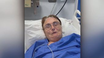 O femeie a fost mușcată de două ori de șarpele pe care a vrut să îl salveze. Ce s-a întâmplat după incident: “Un desen frumos pe spate.”