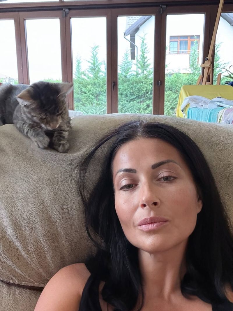 Gabriela Cristea și pisica ei
