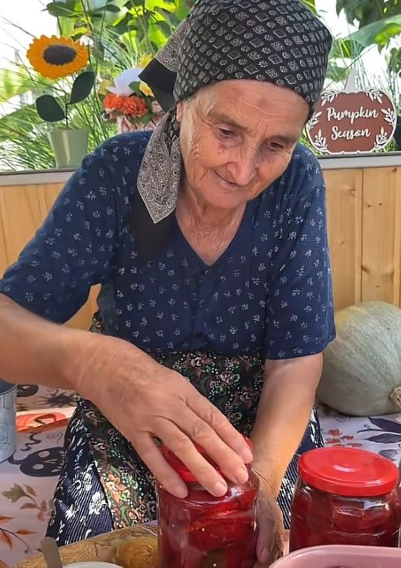 Rețeta de gogoșari în oțet a bunicii Gherghina. Secretul ei pentru gogoșari gustoși și numai buni de deschis la iarnă