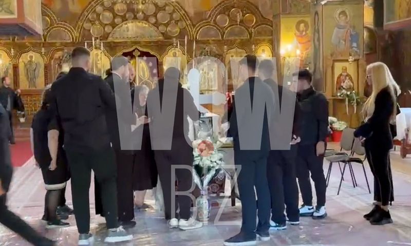 Trupul Mădălinei Apostol a ajuns &icirc;n biserică