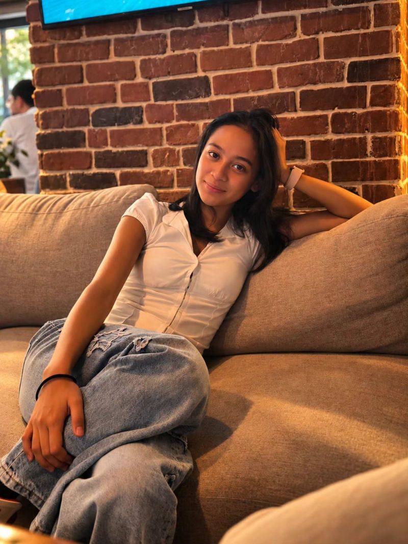 Bella Santiago