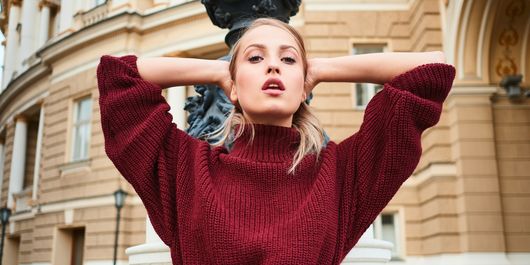 Ce culori se potrivesc cu burgundy. 4 combinații perfecte pentru ținutele de toamnă