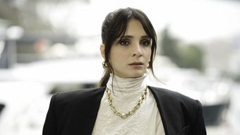 Meriç Aral, în „Inimă de mamă”, la Kanal D, în rolul lui Irmak: „Irmak a fost manipulată la o vârstă fragedă și a confundat această manipulare cu iubirea”