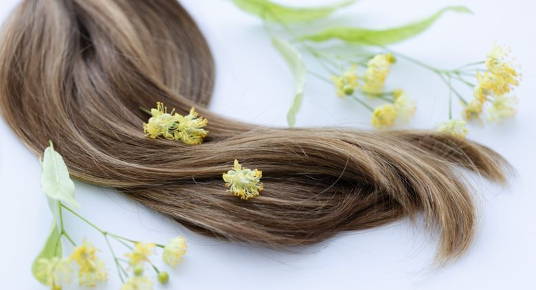 (P) 	Cum să îți îngrijești scalpul și părul: obiceiuri și ingrediente cosmetice