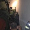 O mamă și copilul ei, la un pas de tragedie &icirc;n Iași, după ce un tractor a intrat peste ei &icirc;n casă: &ldquo;Nu se putea deschide uşa.&rdquo;