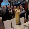 Ce ținută a ales Daniela Condurache pentru aniversarea de 70 de ani. Interpreta, &icirc;nconjurată de nume mari din muzica populară: &ldquo;O familie!&rdquo;