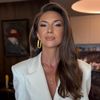 Adela Popescu, totul despre casa din Șușani. Ce decizie ar vrea să ia soțul ei, Radu V&acirc;lcan: &ldquo;A ajuns să verifice non-stop roboții care taie iarba!&rdquo;
