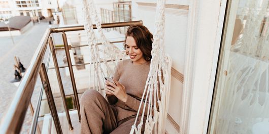 Cum să îți transformi balconul într-un colț de toamnă. 3 lucruri simple de care ai nevoie