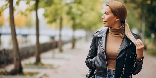 5 ținute la care să combini geaca de piele în această toamnă