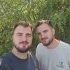 Ce a găsit unul din gemenii Graur &icirc;n spatele casei. Acesta a filmat totul și a cerut ajutorul urmăritorilor: &ldquo;Mă &icirc;ntreb ce se poate face cu ea.&rdquo;