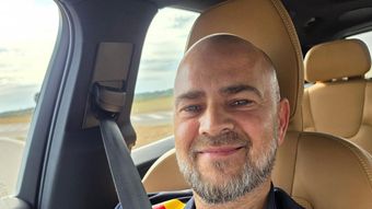 Cosmin Seleși, pe patul de spital, după ce a trecut printr-o intervenție chirurgicală. Ce a pățit prezentatorul TV și care este starea lui de sănătate în prezent: “Am avut două episoade cam aiurea.”