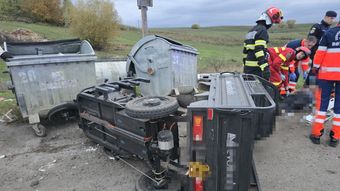Tragedie de nedescris pentru o întreagă familie. O mamă a murit, iar fiul și soțul se află la spital, după ce s-au răsturnat cu triciclul