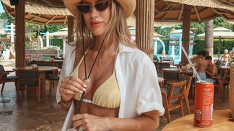 Gabriela Prisăcariu, criticată pe internet după o ședință foto. Ce le-a răspuns modelul celor care i-au spus că este căsătorită: “Ce-ar trebui să fac? Să aștept să divorțez?”