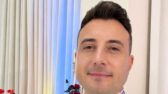 Mesajul neașteptat al lui Valentin Sanfira la o fotografie cu el. Ce a vrut să transmită artistul celor care îl urmăresc: “Înainte să vorbești, ascultă!”