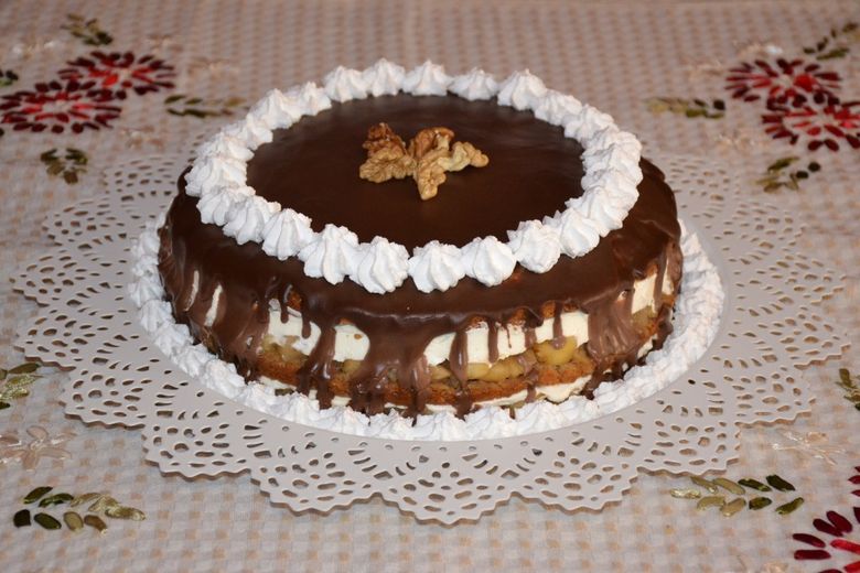 Tort cu mere, nuci şi brânză - reţetă delicioasă Tort cu mere, nuci şi brânză - reţetă delicioasă