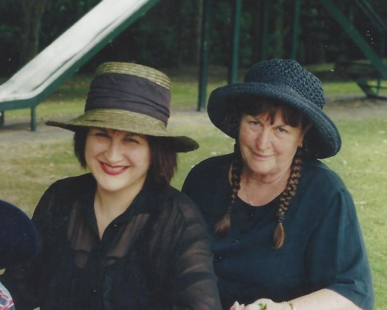 "Mama a întreţinut relaţii intime cu soţul meu!" Povestea tulburătoare a unei femei, mama a doi copii "Mama a întreţinut relaţii intime cu soţul meu!" Povestea tulburătoare a unei femei, mama a doi copii