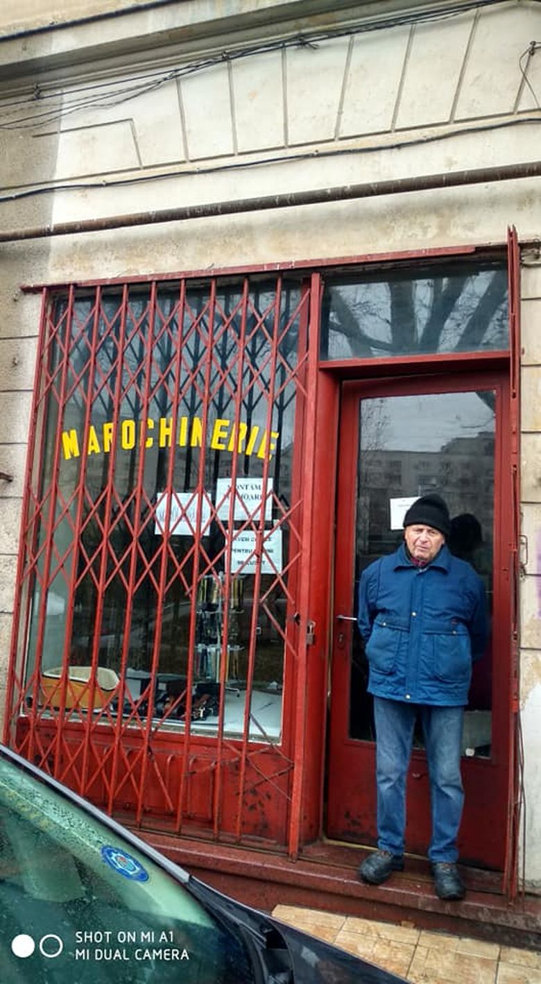 Îl știți pe domnul Oscar? Are o marochinărie de modă veche și o pisică in geam. Află-i povestea şi vezi care e visul lui la 81 de ani