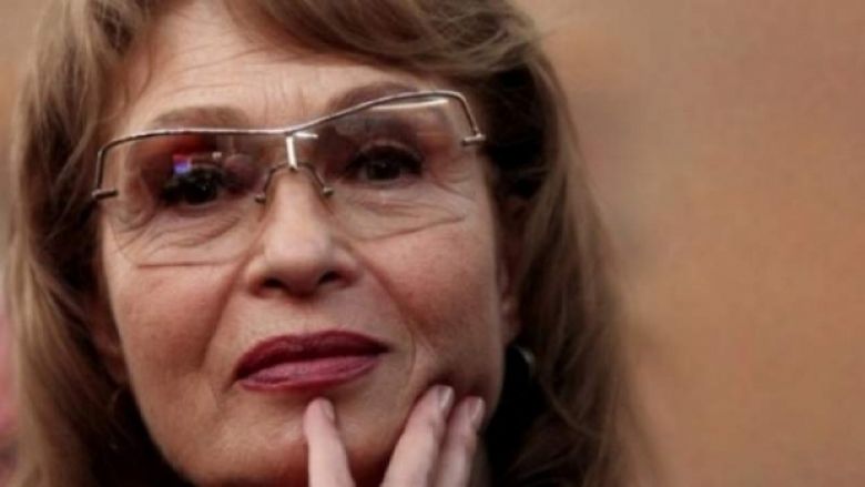 Angela Similea nu mai vrea să cânte şi se retrage din viaţa publică! Angela Similea nu mai vrea să cânte şi se retrage din viaţa publică!