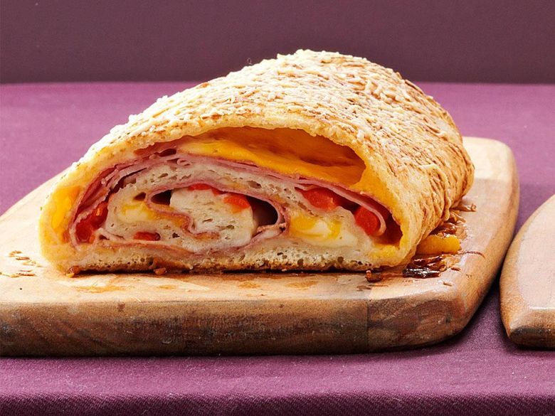 Stromboli. Gustarea care a cucerit lumea, inventata in 1950 Stromboli. Gustarea care a cucerit lumea, inventata in 1950