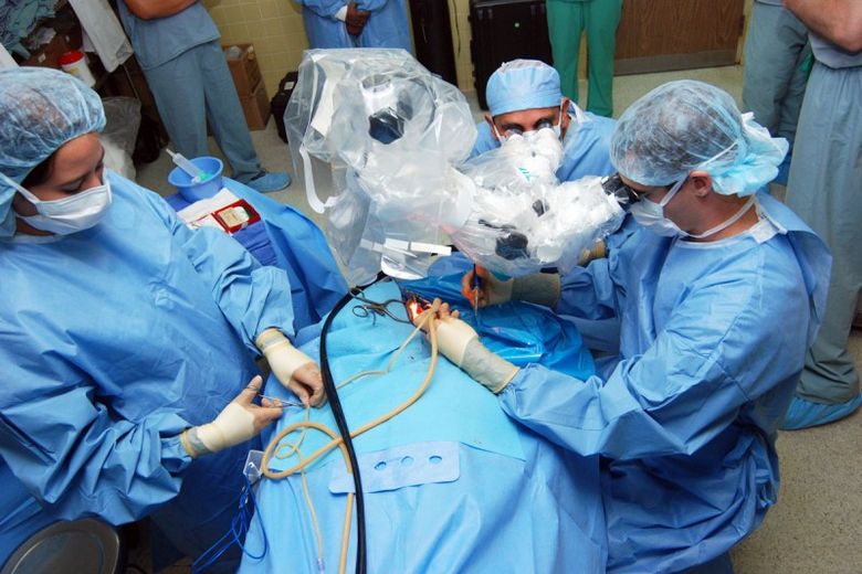Mai avea puțin până la naștere și visa în fiecare noapte oameni morți. La operația de cezariană medicii au rămas stană de piatră: "Dumnezeule, trebuie să filmez asta"! Mai avea puțin până la naștere și visa în fiecare noapte oameni morți. La operația de cezariană medicii au rămas stană de piatră: "Dumnezeule, trebuie să filmez asta"!