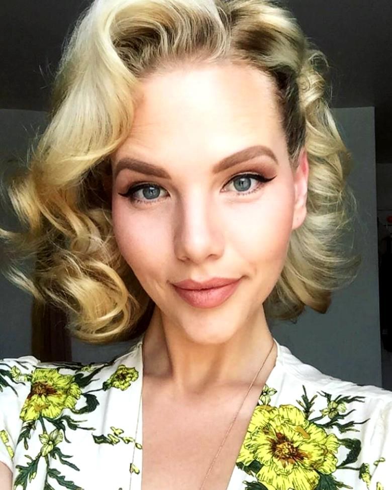 Un model XXL a murit la 30 de ani după ce a pierdut lupta cu cancerul ovarian