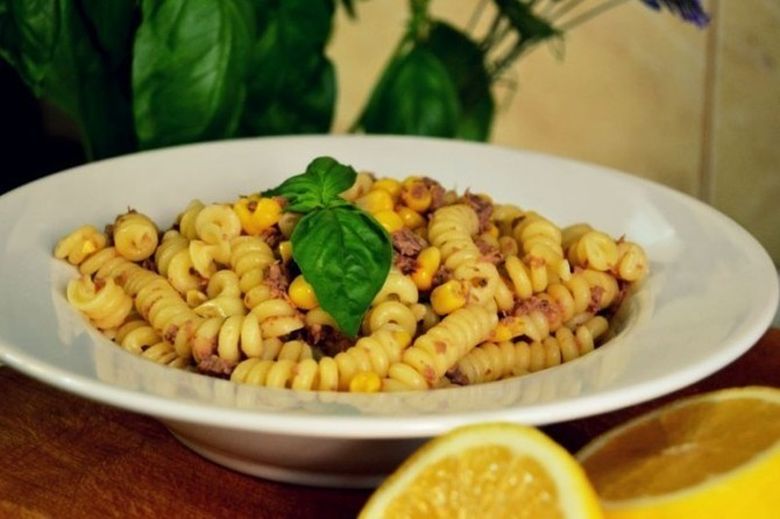 Paste cu ton si porumb! Reteta rapida pentru masa de pranz!