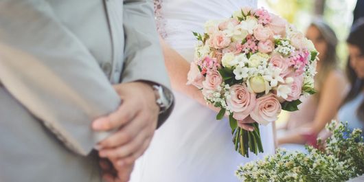 Buchet de mireasa cu flori albe sau buchet de mireasa multicolor? Tu ce alegi?