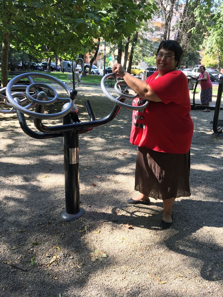 Doamne, ce schimbare! O ştiai pe Ioana Tufaru supraponderală şi neîngrijită, dar uite cum arată acum! A slăbit 70 de kilograme, s-a vopsit şi se aranjează! FOTO EXCLUSIV!